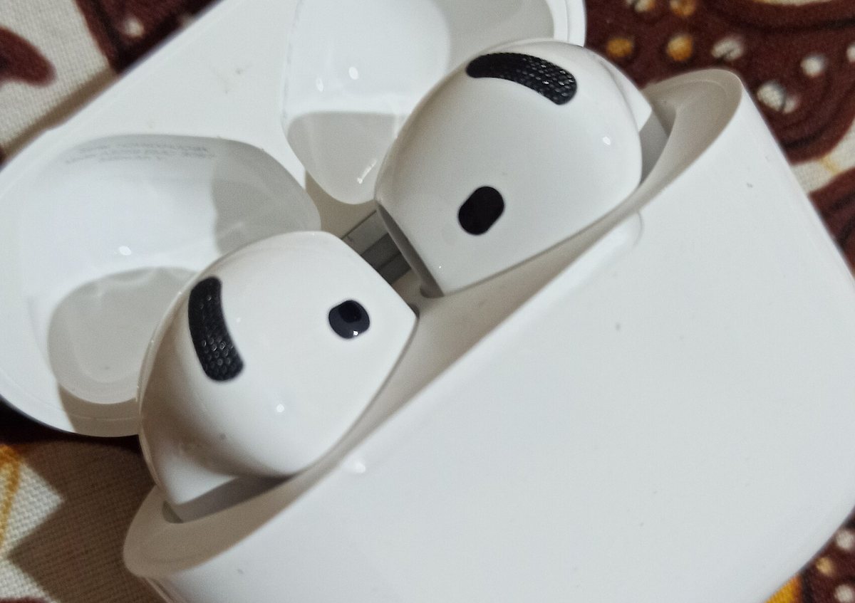AirPods 4
