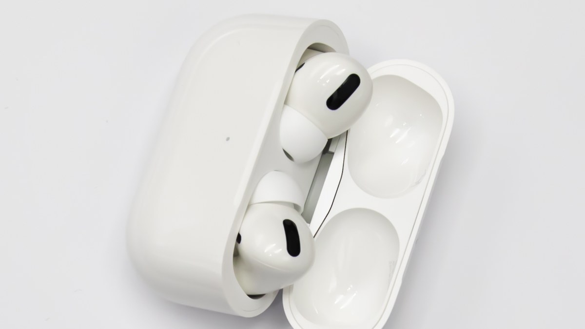 how to connect airpods to laptop
