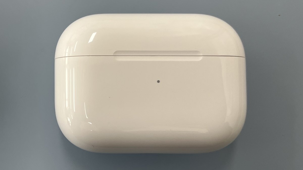 airpods case not charging
