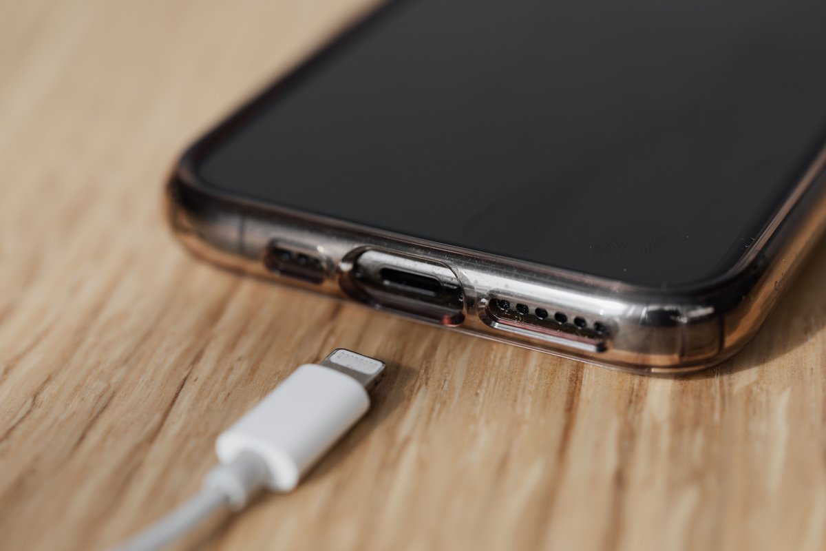 how to clean a phone charging port