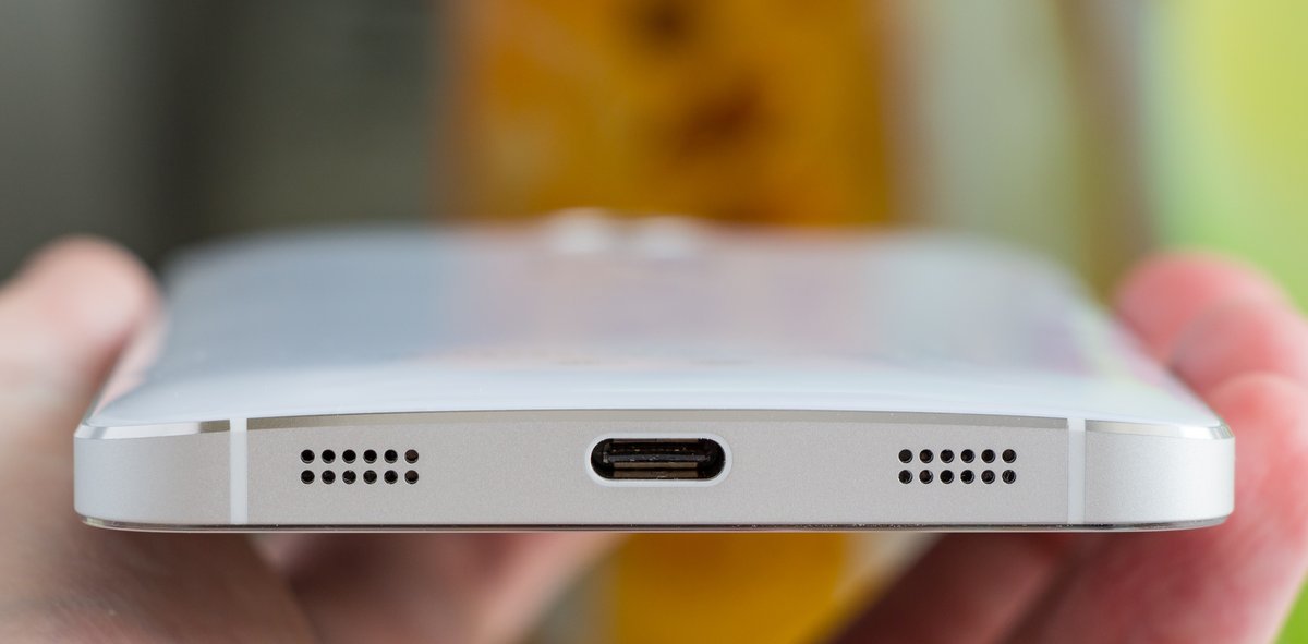 how to clean a phone charging port