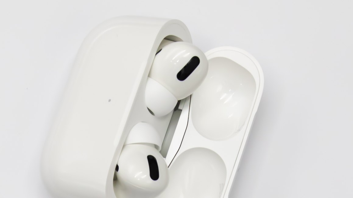 airpods case not charging